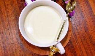 姜汁撞奶的姜汁与牛奶的比例是多少榨姜汁时加水吗 姜汁撞奶的做法